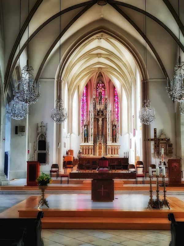 Bewundern Sie die gotische Schönheit der Stadtpfarrkirche