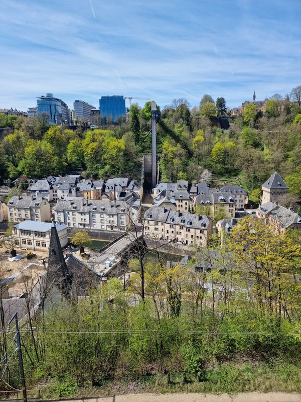 Schweben über der Stadt: Ein Panoramaaufzug-Erlebnis