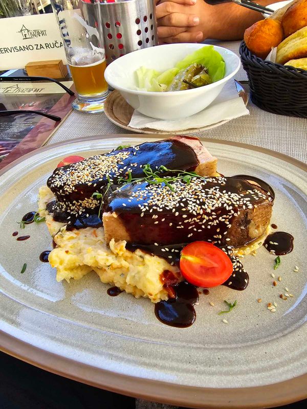 Traditionelle Cevapi genießen