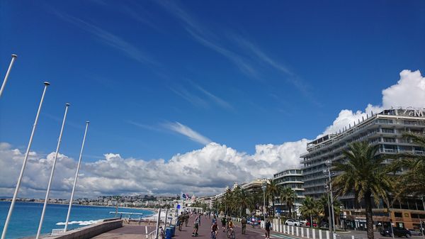 Flanieren an Nizzas berühmter Strandpromenade