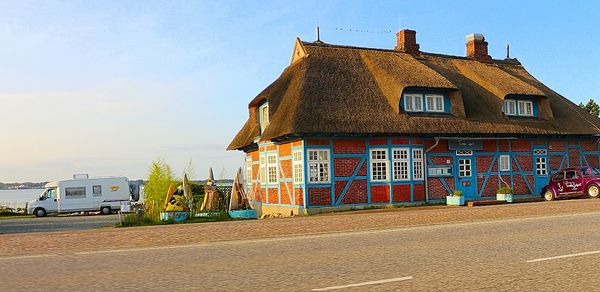 Strandkulinarik in reetgedecktem Fachwerkhaus