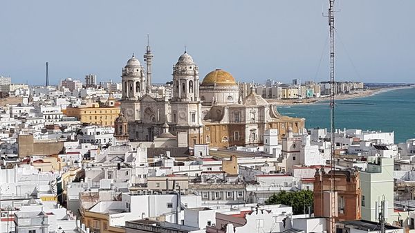 Erkunde das majestätische Wahrzeichen von Cádiz