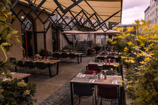Frühstück bis Dinner in künstlerischem Ambiente