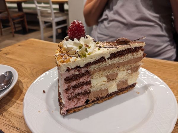 Gemütliches Café mit hausgemachten Kuchen