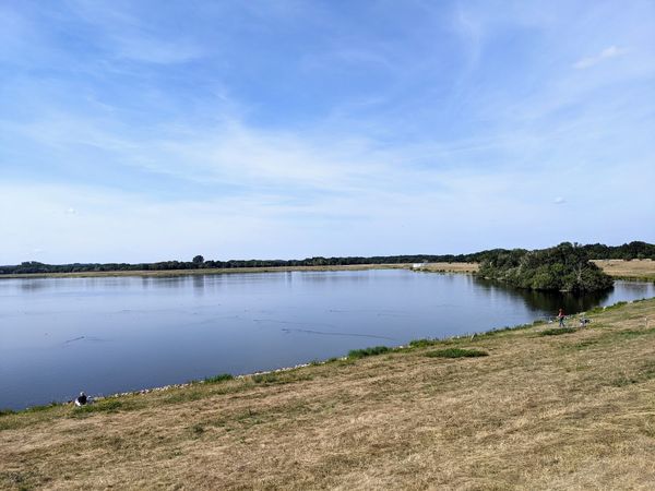 Wassersport und Entspannung am See