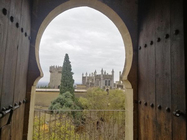 Mittelalterliches Schloss erkunden