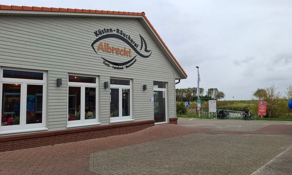 Frischer Fisch direkt vom Räucherofen
