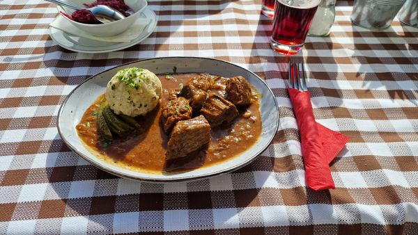 Traditionelle Gerichte in idyllischer Lage