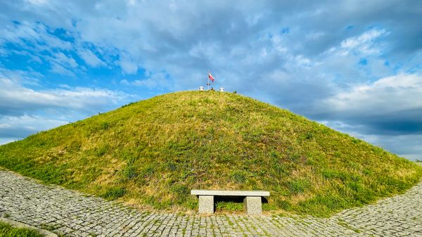 Atemberaubende Aussichten von historischen Hügeln