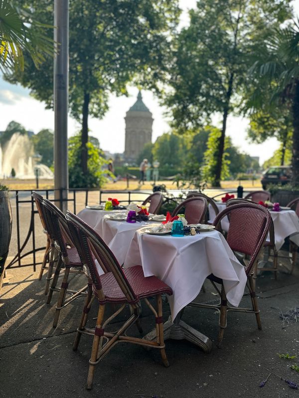 Aperitif mit Aussicht am Wasserturm