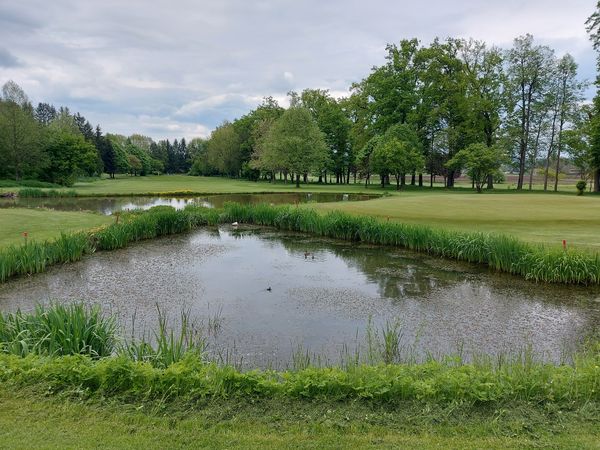 Familienfreundliches Golfen in malerischer Umgebung