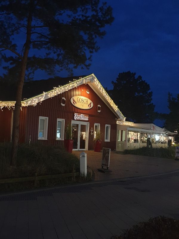 Tanzen und Fischgenuss am Strand