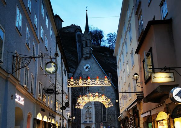 Historisches Flanieren in der Geburtsstraße Mozarts