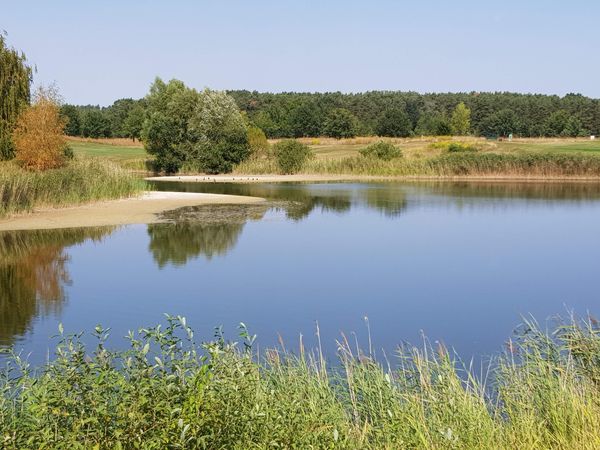 Abschlag in malerischer Umgebung
