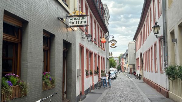 Traditionelle Weinstuben in der Innenstadt