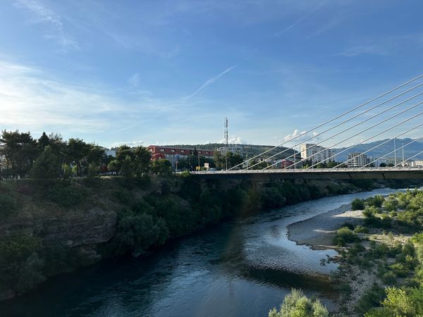 Symbolträchtige Hängebrücke