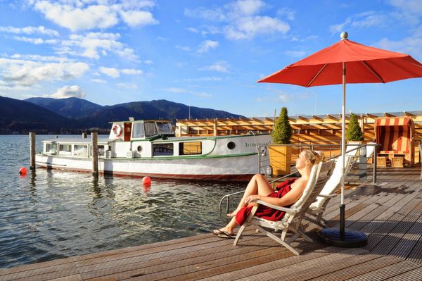 Entspannen mit Seeblick in der Sauna