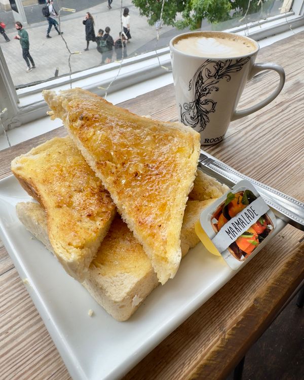 Kaffeepause über den Dächern