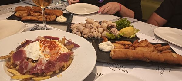 Tapas-Genuss in Marmorambiente