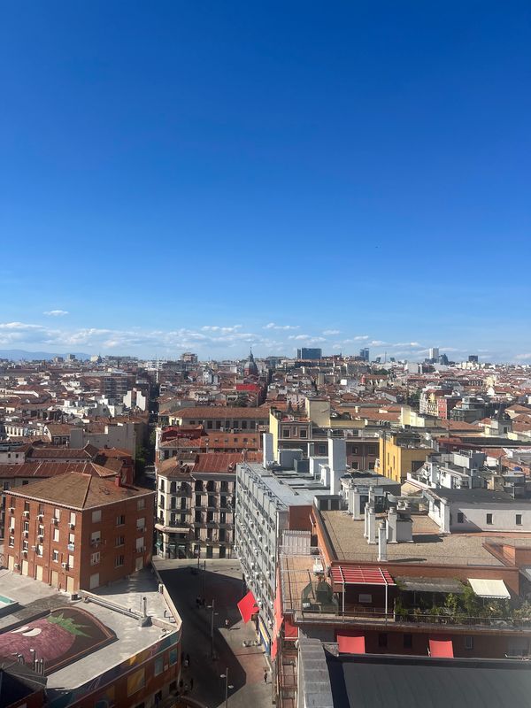 Nachtansichten über Madrids Dächer