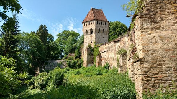 Verteidigungsturm mit einzigartiger Architektur