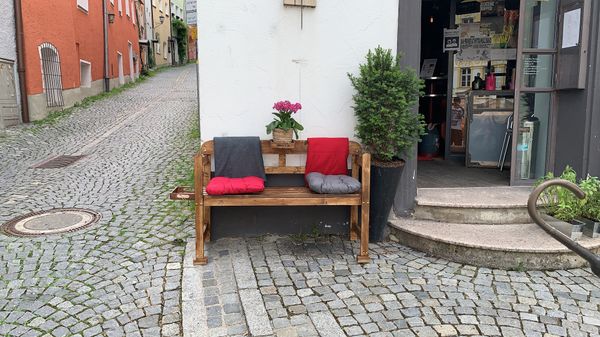 Gemütlicher Abend in stilvollem Café-Bar Ambiente