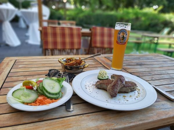 Genieße exquisite lokale Küche