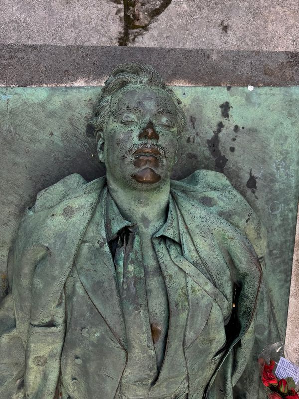 Kuriose Statue mit Legende