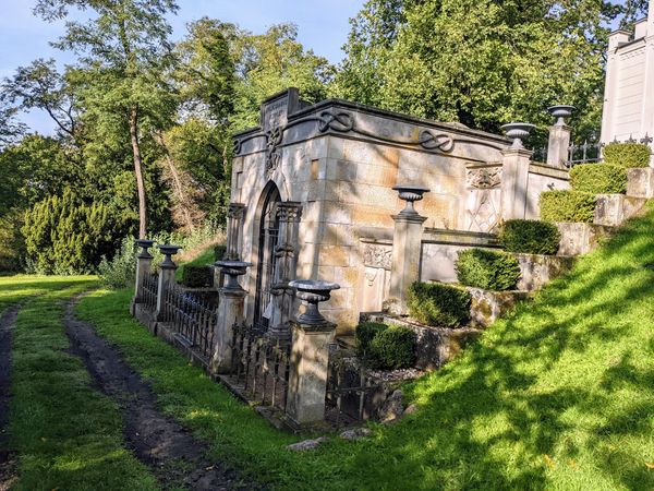 Stille Momente auf dem historischen Friedhof