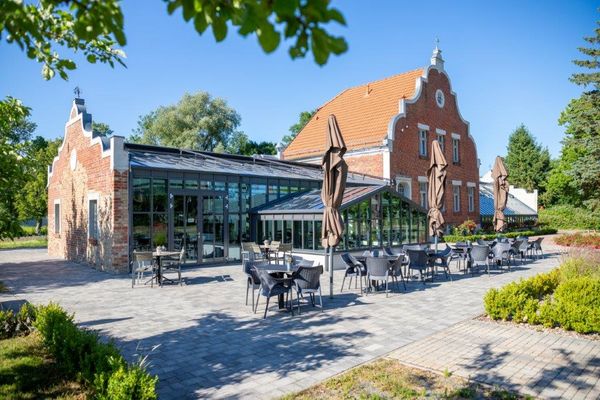 Idyllisches Gartencafé