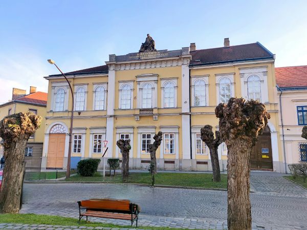 Ungarns älteste öffentliche Bibliothek