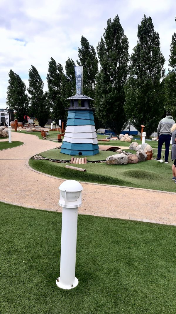 Spaß beim Adventure Golf