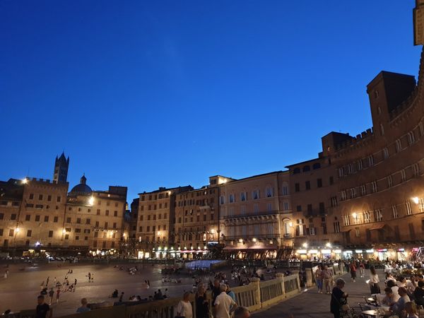 Mittelalterliche Architektur in Siena bestaunen