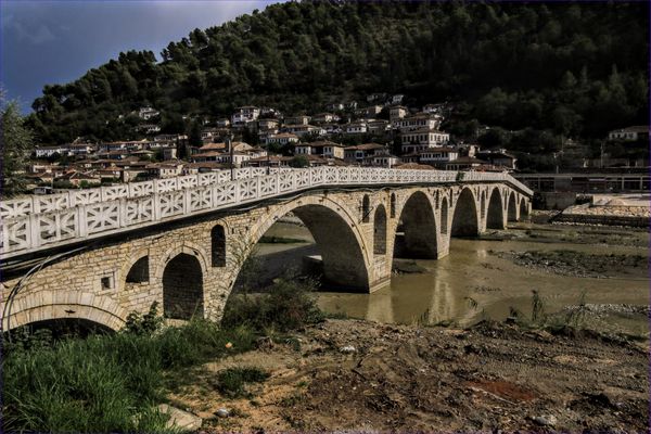 Alte Steinbrücke mit Geschichte