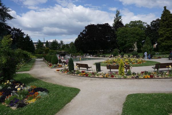 Familienfreundlicher Park mit Spielplätzen