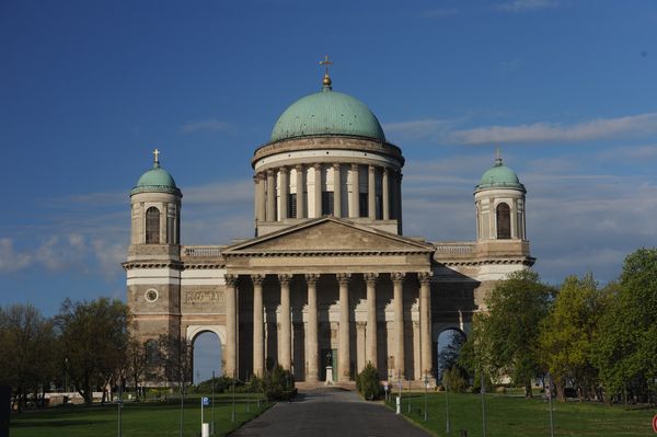 Bewundern Sie die mächtige Esztergom Basilika