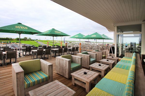 Essen mit Strandblick