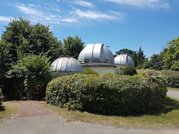 Bestaune die astronomische Uhr