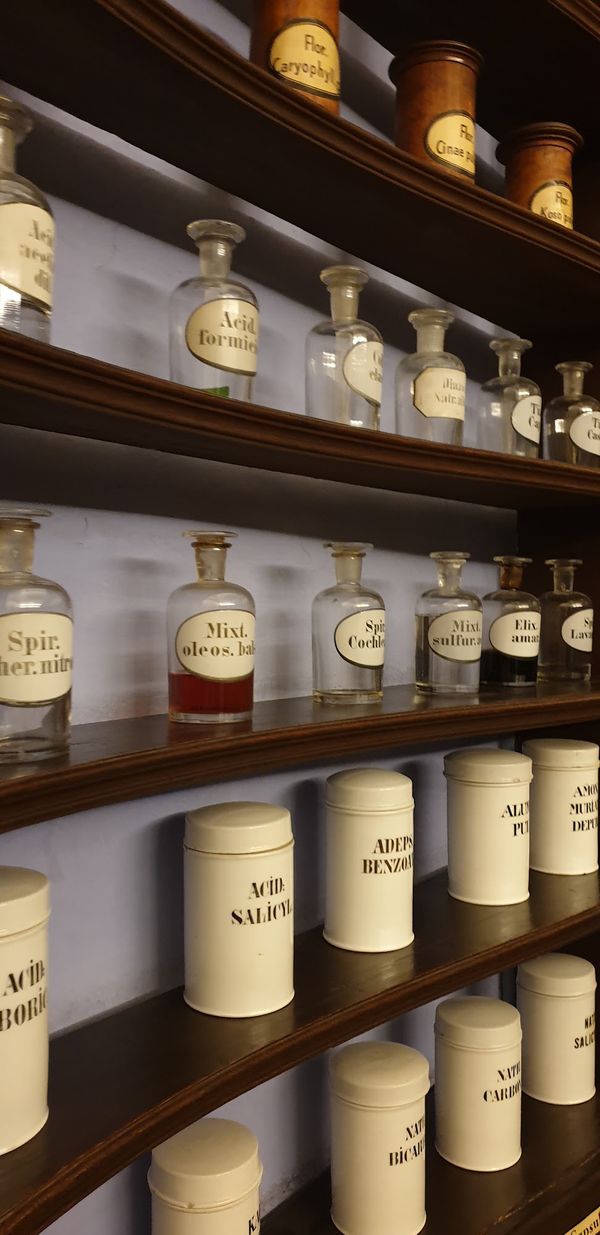 Historische Apothekenkunst bestaunen