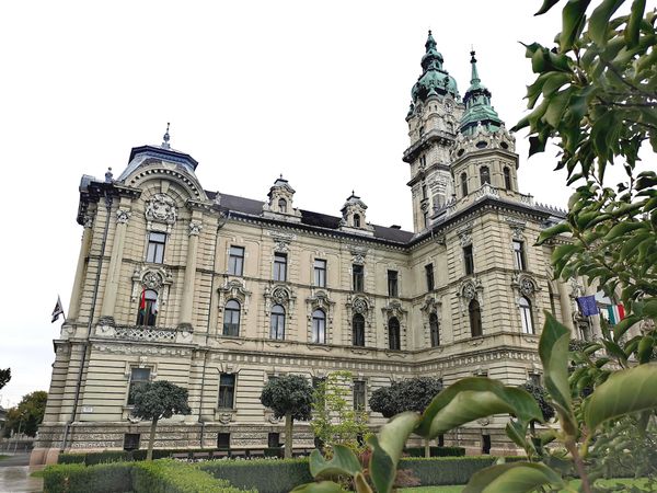 Neobarockes Meisterwerk: Das Rathaus von Gyor