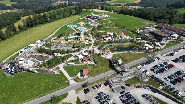 Eisparadies und Spielvergnügen für Kinder