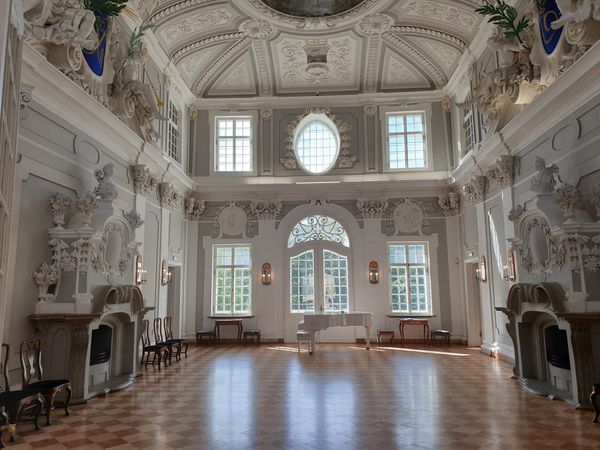 Barockes Schloss mit Kunstschätzen