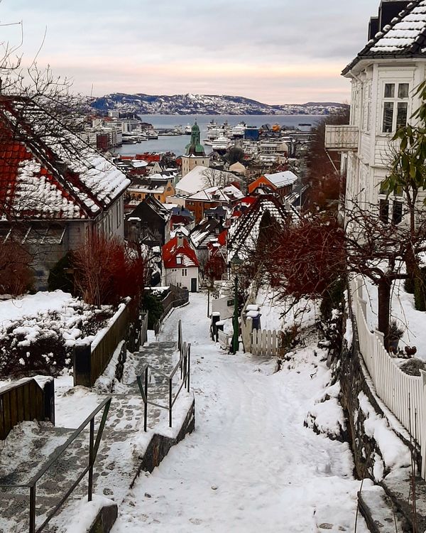 Geheimer Aussichtspunkt über Bergen