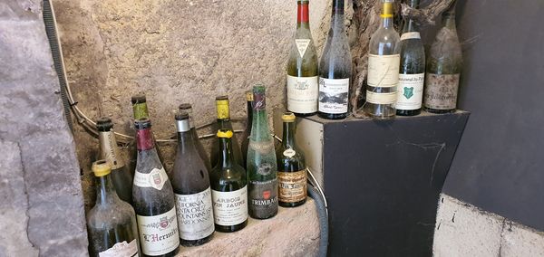 Weinprobe in historischen Kellern