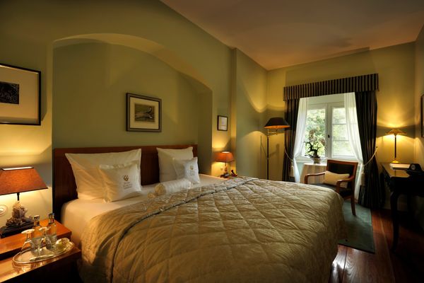 Luxuriöses Schlosshotel im Grünen