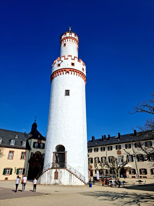 Erkunde das majestätische Schloss