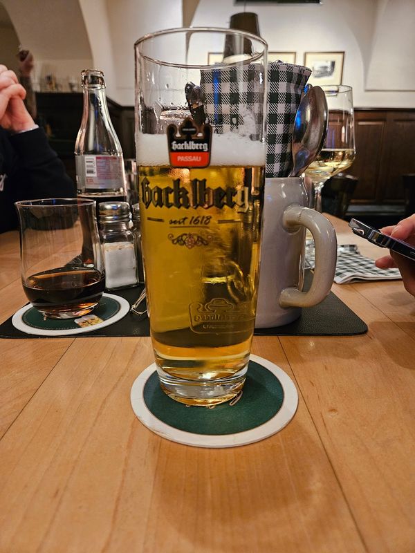 Biergarten-Flair mit eigener Brauerei