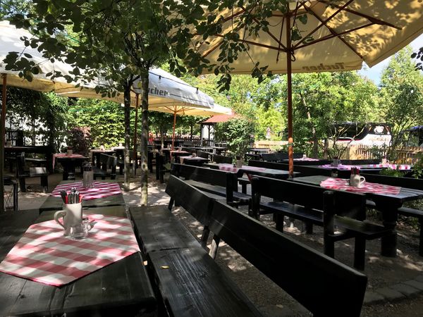 Brotzeit mit Burgblick