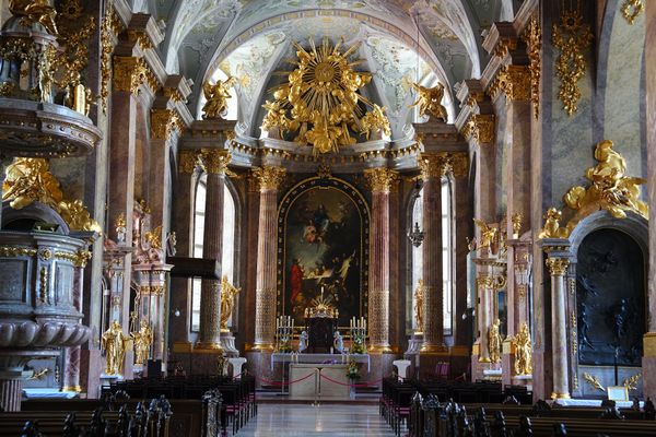 Bewundern Sie die prachtvolle Kathedrale von Györ