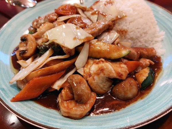 Asiatische Küche genießen, auch zum Mitnehmen